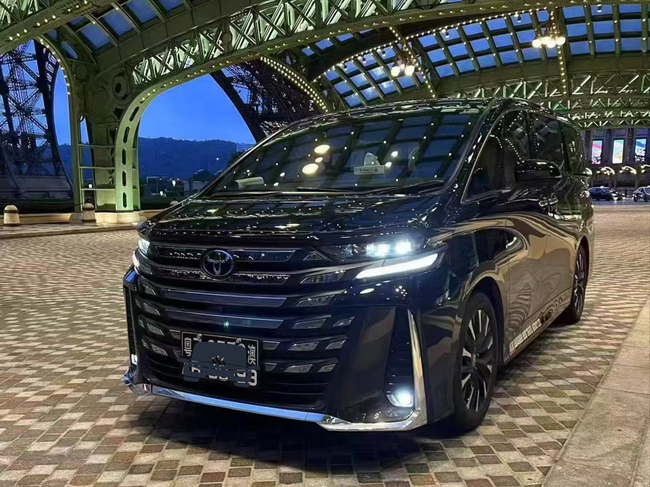 新款豐田埃爾法七座商務車