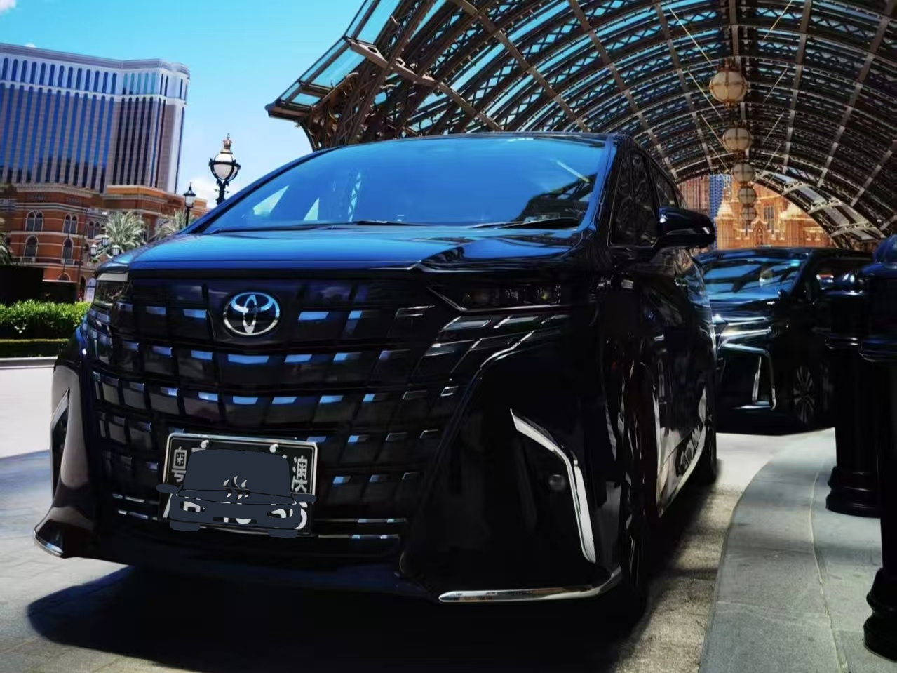 新款豐田埃爾法七座商務車