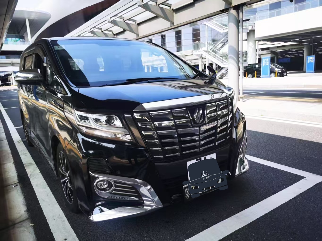 新款豐田埃爾法七座商務車